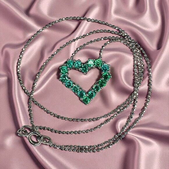 Natural Emerald Necklace in 14K White Gold - 15" VINTAGE Open Heart Pendant 3.4g - Picture 11 of 16